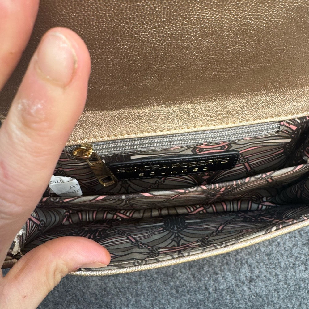 Sondra Roberts Crossbody Gold Embossed‎ - Picture 11 of 11